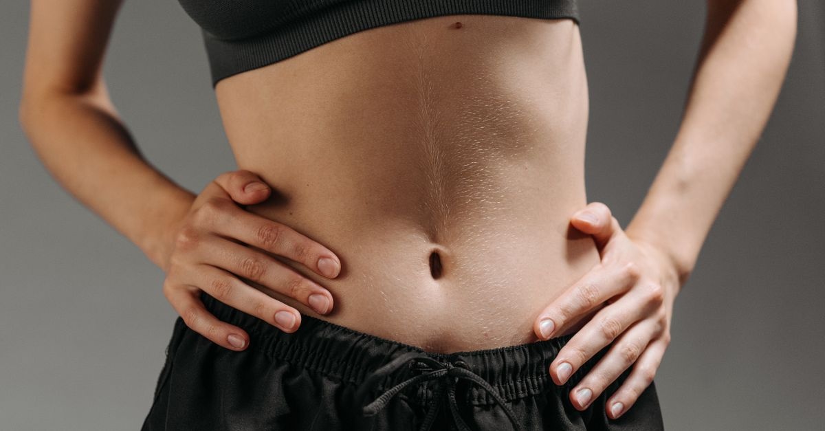 Pożegnaj trzaski w biodrach: proste kroki do cichszego, swobodnego ruchu