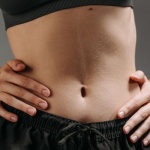 Pożegnaj trzaski w biodrach: proste kroki do cichszego, swobodnego ruchu